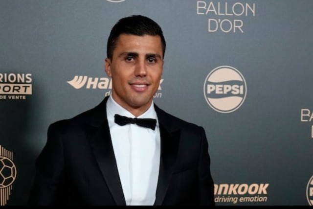 我懂用户晒视频：疑似泰山球迷看亚冠试图进入国安看台未果