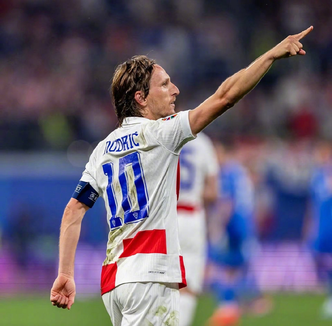 足球周刊：重返国足是刘若钒的愿望，殷切期待完成A级赛首秀