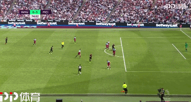 杨乐乐带儿子参加马术比赛！显疲惫汪涵又缺席，11岁沐沐有点紧张