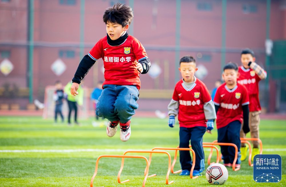 科维奇捧起奖杯！G2大战五图逆转Vitality，夺得他们的2025年首冠